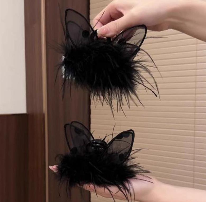 Elegance: Black Rabbit Ear Feather Tassel Claw Clip for Women – 2024 Autumn/Winter High-End Luxury Hair Accessory