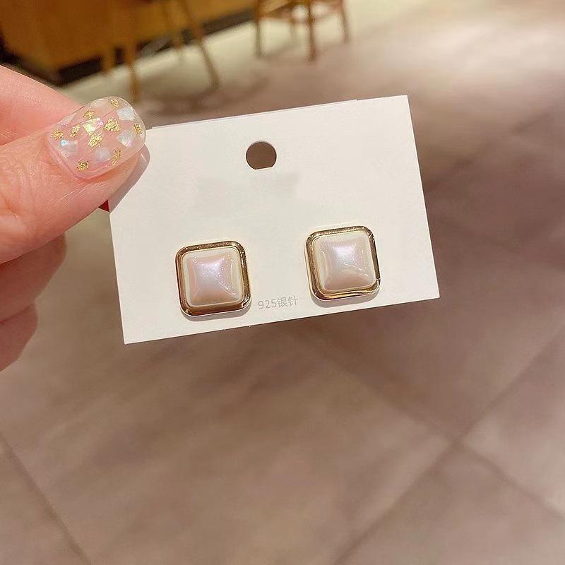 Temperament Gold Color Edging Geometric Imitation Pearl Stud Earrings for Women Retro Piercing Jewelry Accessories