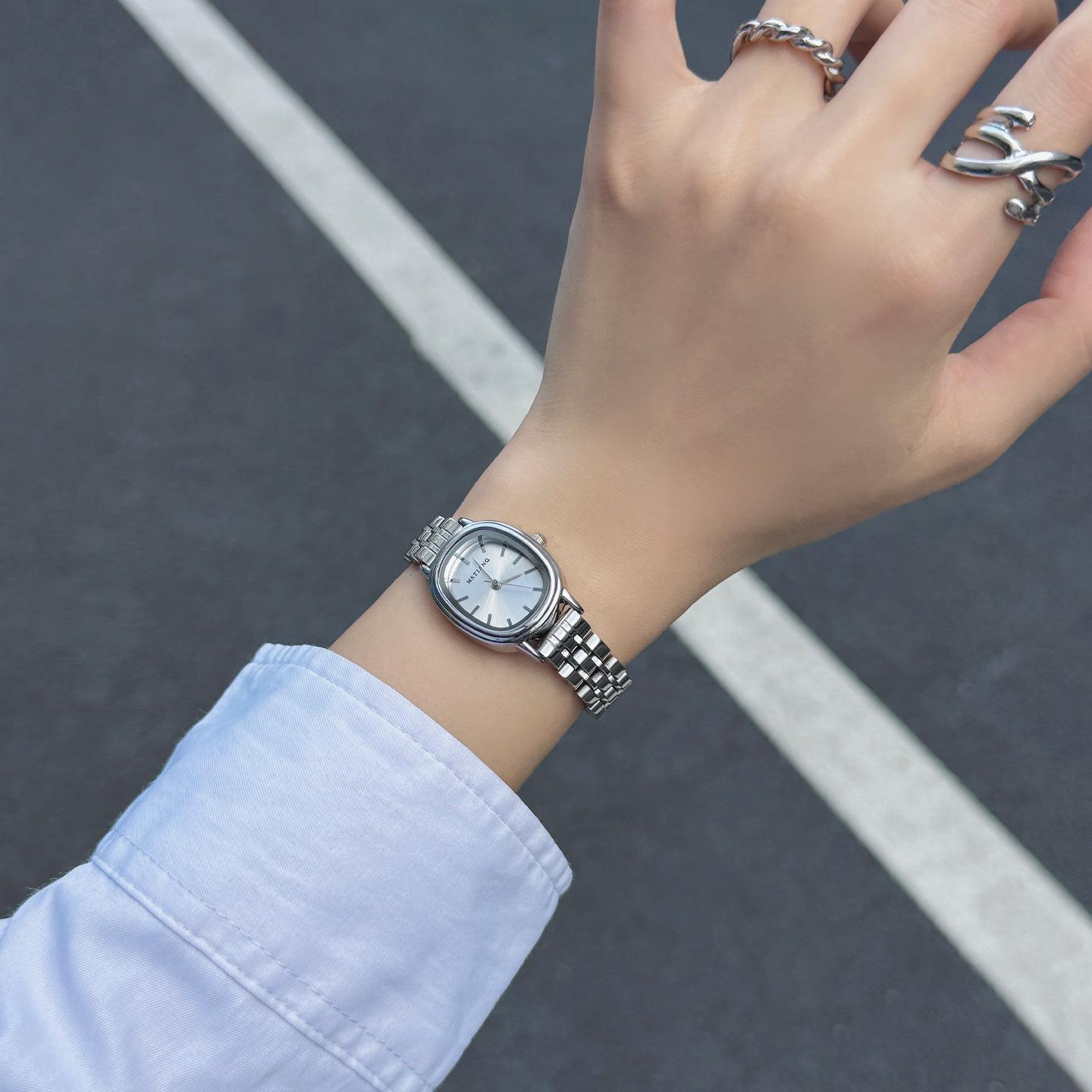 Retro Watch Women S Small Dial Women S Niche Light Luxury Women S Student Style Simple High-End Steel Belt Watch