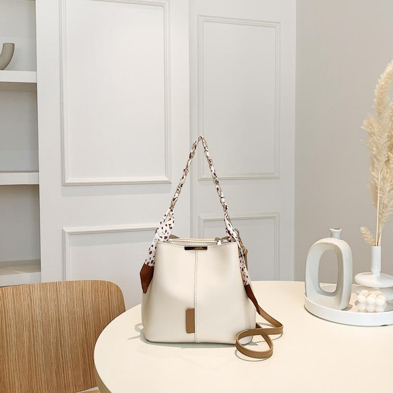 Retro Texture Large Capacity Bucket Bag Women's Summer New Fashion Messenger Bag Commuter Solid Color Shoulder Bag