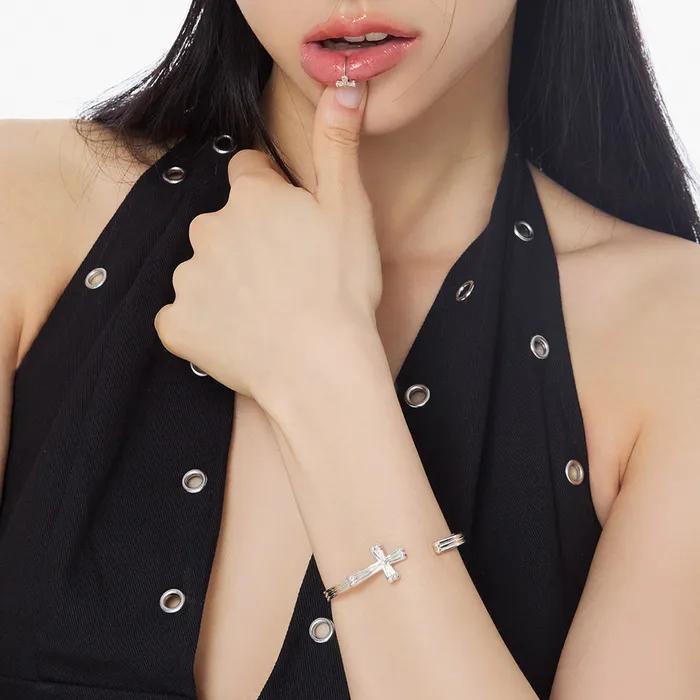 SHINE CROSS BANGLE