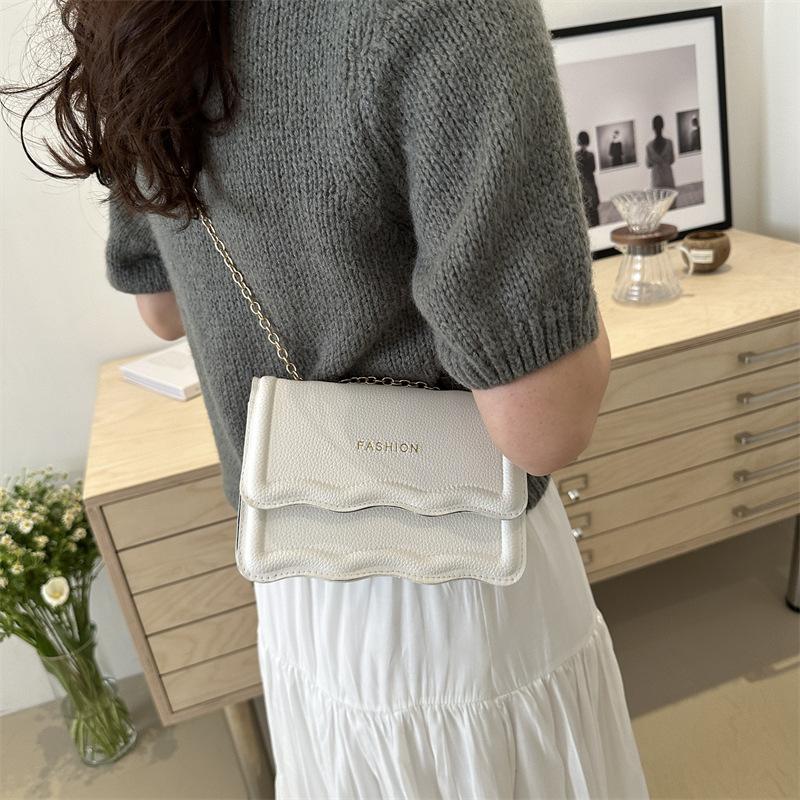 Retro Women's Bag Spring New Style Bag Solid Color Simple and Fashionable Casual Chain Bag One Shoulder Crossbody Small Square Bag Trendy