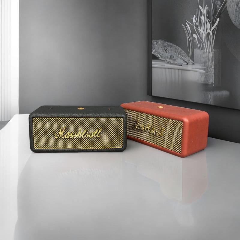 Marshall Speaker Model Ornament: Wooden Shell & Leather Wrap - Perfect for Model Home Decor