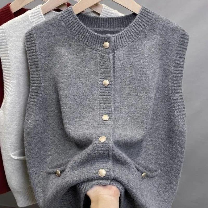 Knitted Sweater Vest Women Gold Buckle O-Neck Sleeveless Chic Red Knit Pullovers Soft Elegant Sweater Fall Winter Vests Clothing