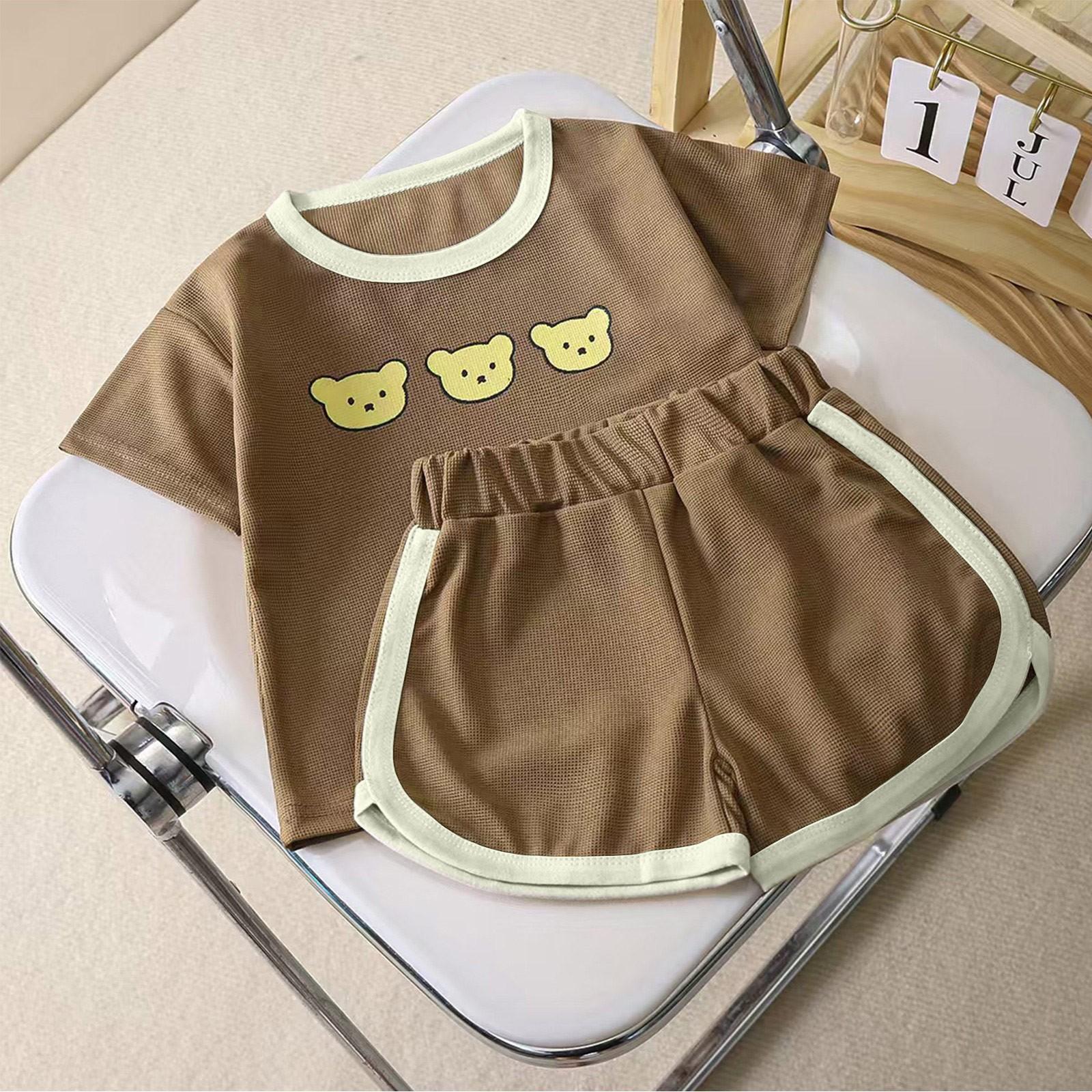 

Детский комплект из круглых штанов с тремя мультяшными головами медведя и короткими рукавами 80 кофейный