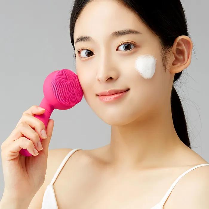 Welderma Extendable Vibration Face & Body Length-Adjustable Cleansing Shower Massage Brush