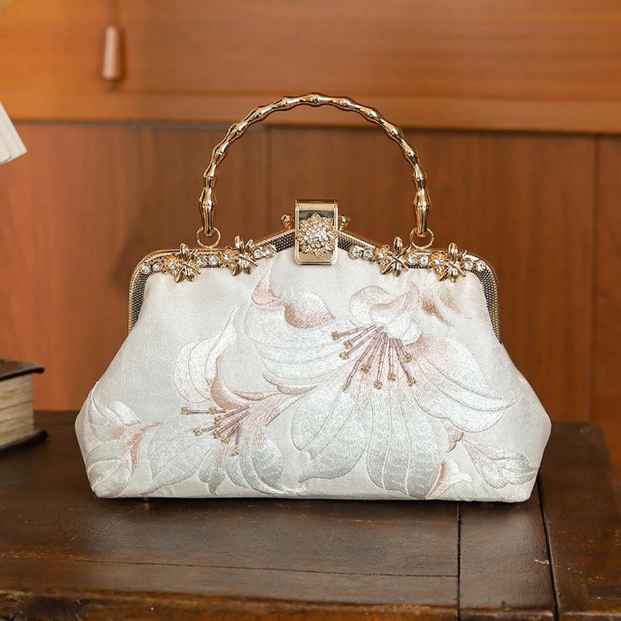 Cheongsam embroidered handbag women metal handle small square bag shell kiss lock banquet clutch purse pearl chain crossbody bag 25x9x15cm белый