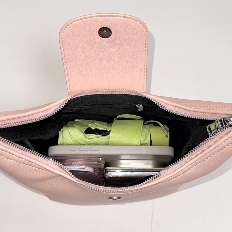 Minimalistische Weiche PU-Schultertasche für Damen Gebogene Silhouette Klappenverschluss