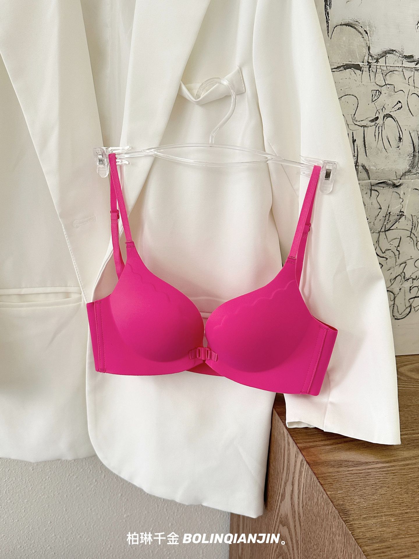 

Улучшенная версия сексуального красивого заднего артефакта, спереди пряжка без стального кольца, нижнее белье, женщины собирают одно платье и носят больше бюстгальтеров для груди 38/AB pass cup розы красного