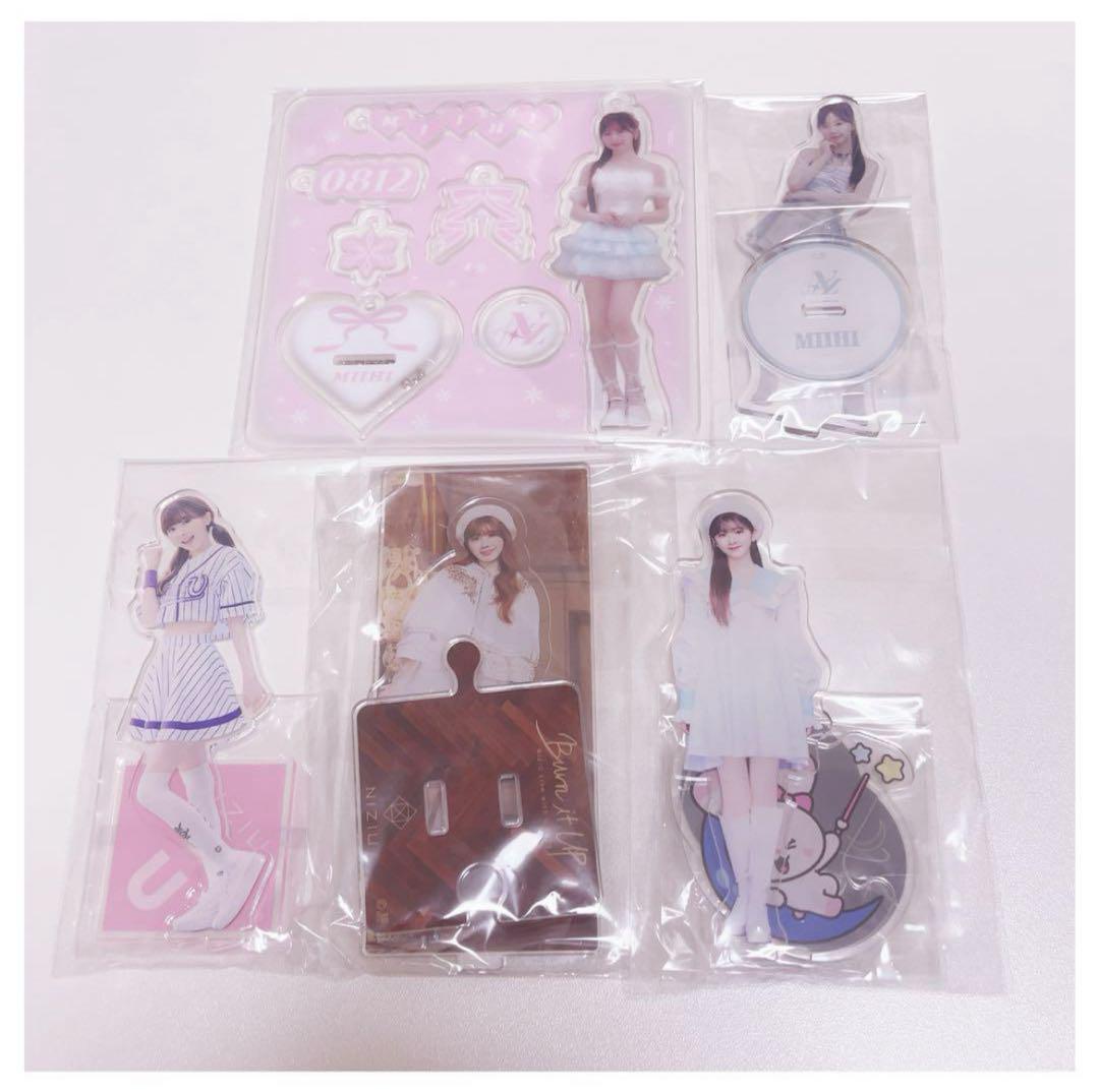 

[Б/У] Акриловая подставка NiziU Miihi