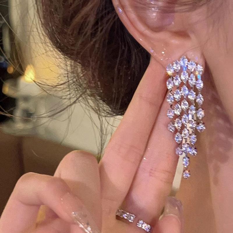 111 Silver Needle Fashion Light Luxury Style Full Diamond Tassel Earrings Women, High Temperament Sweet Cool Retro Super Flash Earrings
