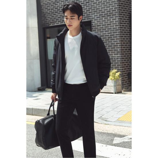 

Simple Down Jacket BRUAW25001BKX XL