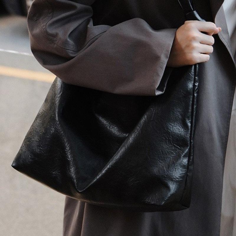 Large-capacity bag women's autumn and winter simple and versatile new fashion shoulder bag texture popular women's backpack