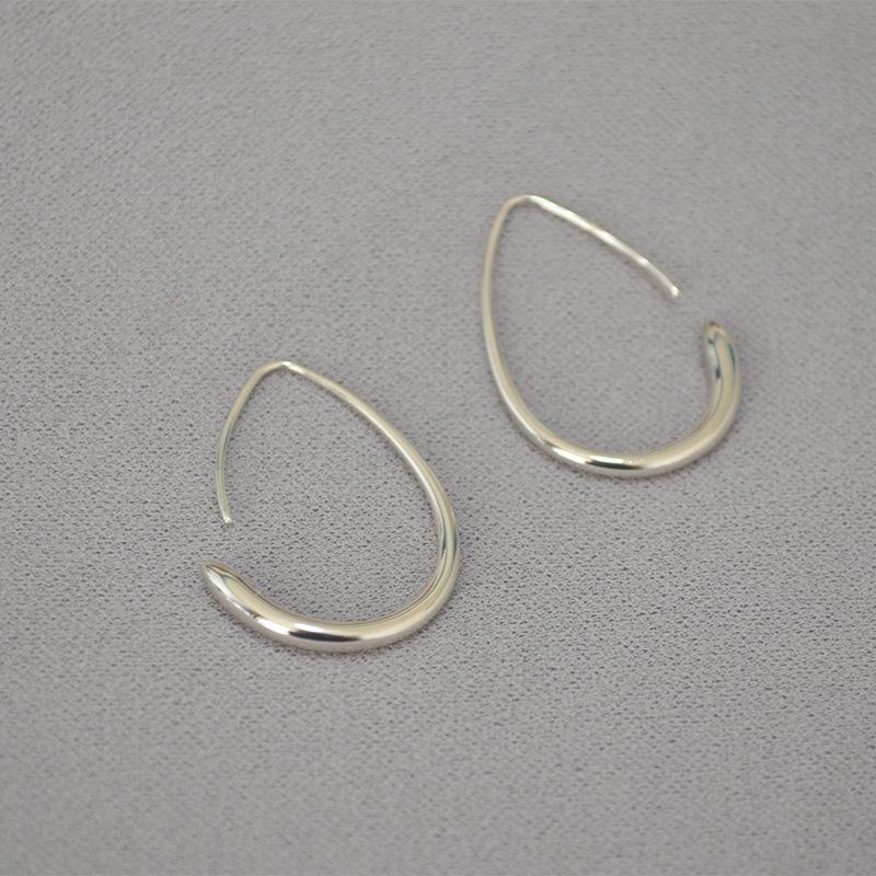 

Minimalist Korean Water Drop Hoop Earrings - Versatile, Cold Style Ear Jewelry for Women to Enhance Face Shape. серебряный