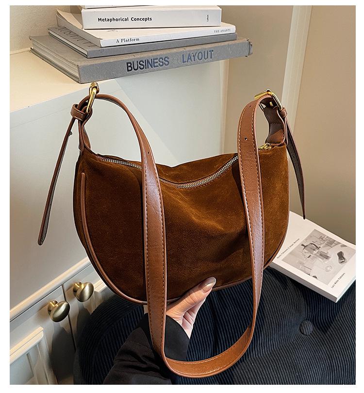 2025 Fashionable Women's Large Capacity Textured Crossbody Dumpling Bag