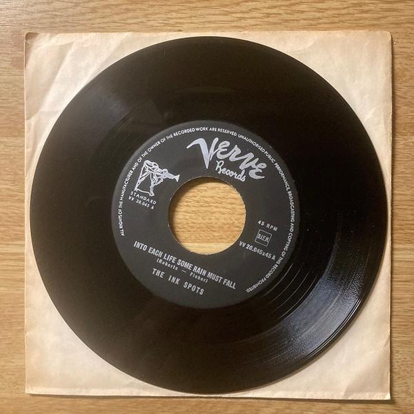 

7-дюймовая пластинка CHARLIE FUQUAS INK SPOTS Into Each Life Some Rain Must Fall VV20045X45 Verve Records Поп Б/у