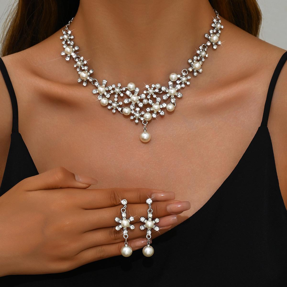 Korean Style Rhinestone Sunflower Pearl Earrings & Necklace Set