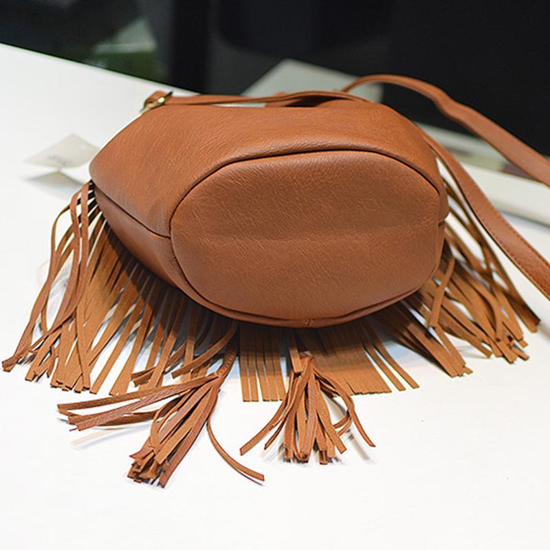 Geantă cu ciucuri din piele PU Geantă de mână în stil european și american cu șnur Geantă retro de umăr Messenger Geantă de mână pentru femei Brand de designer