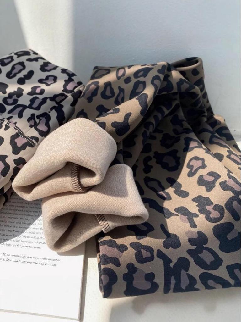 695 Autumn/Winter Leopard Print Faux Cashmere Shark Leggings - Warm, Thickened, Korean Style Slimming Nine-Point Pants