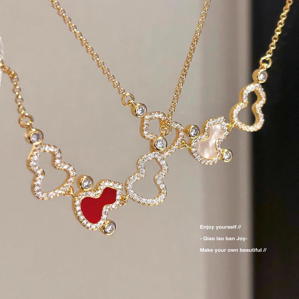 Gourd Necklace: White Mother-of-Pearl & Burgundy Gold on Luxurious Clavicle Chain with Sparkling Diamond Texture