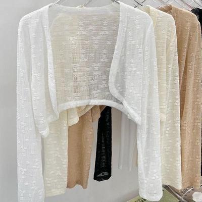 Spitzenbolero-Top & Camikleid mit durchsichtigem Sonnenschal
