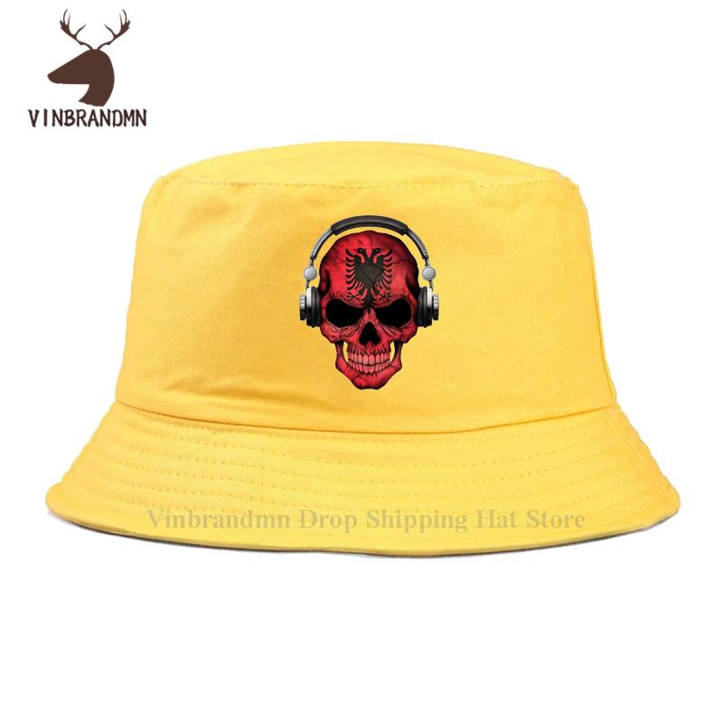 Dunkler Totenkopf Deejay mit Albanischer Flagge Fischerhut Unisex Damen Lustig Albanien DJ Skelett 3D Grafikdruck Boho Kreativ Baseballkappen