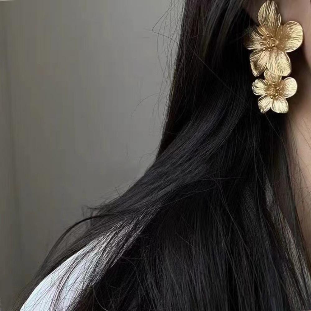 Metal Flower Stud Earrings for Women Premium Exaggerated Golden New Fashion Party Jewelry Gifts Accessories
