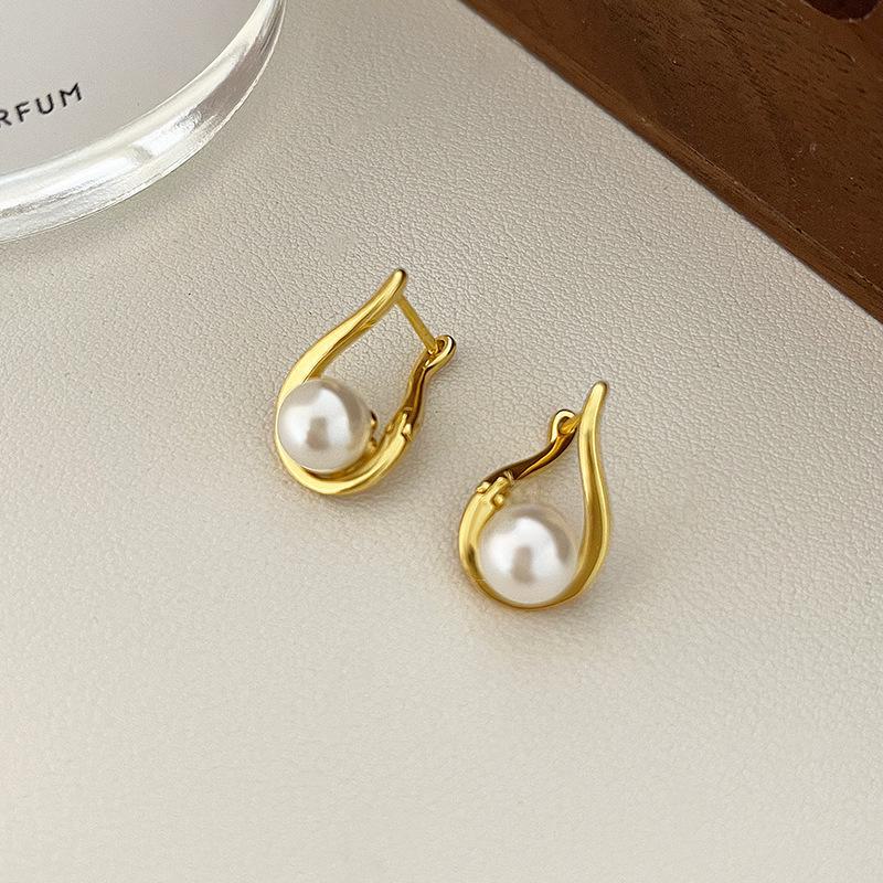 

Элегантные серьги с пресноводным жемчугом: Легкая роскошь, эксклюзивный дизайн 2022 года pearl earrings золотой