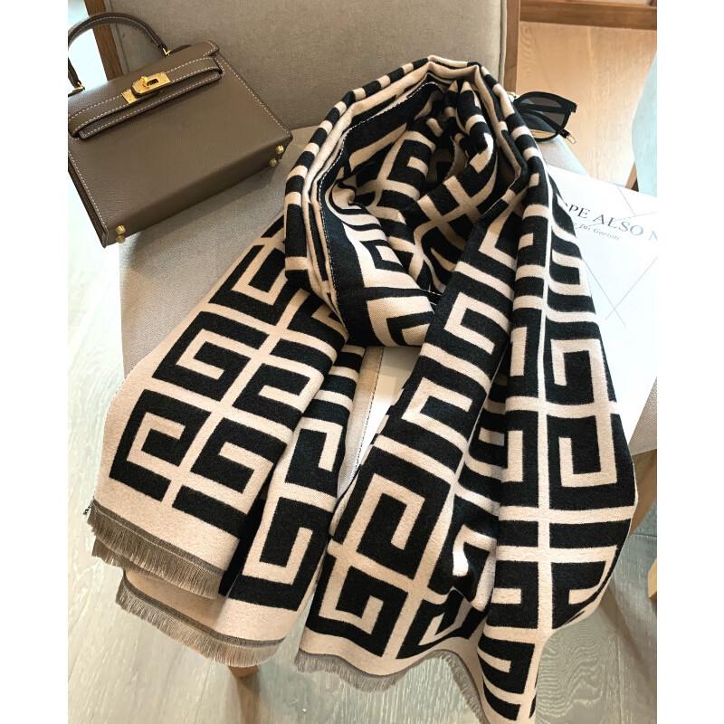 VICTORIA&VERA Elegant Large Fringed Scarf