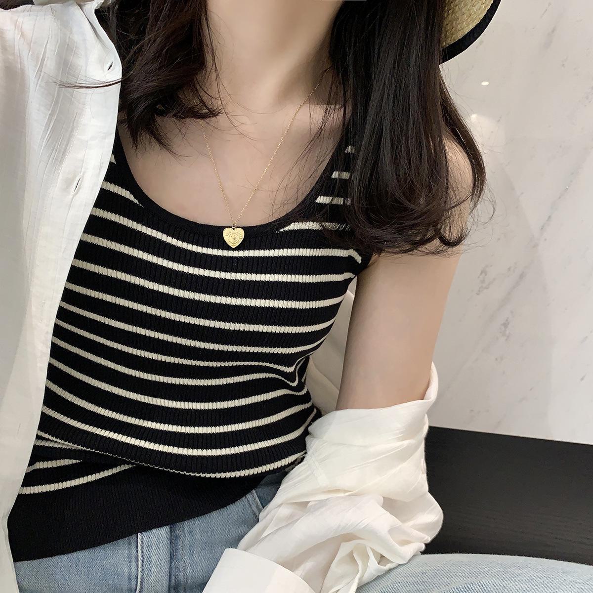 

Женская летняя полосатая майка из шелка Ice Silk с U-образным вырезом - трикотажный облегающий жилет без рукавов One Size