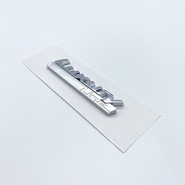 Nový emblém do blatníku Luxury Line Sport Line pro BMW 730 740 750 750Li Boční logo Styl auta Upgrade Nálepka Chrome & Matte