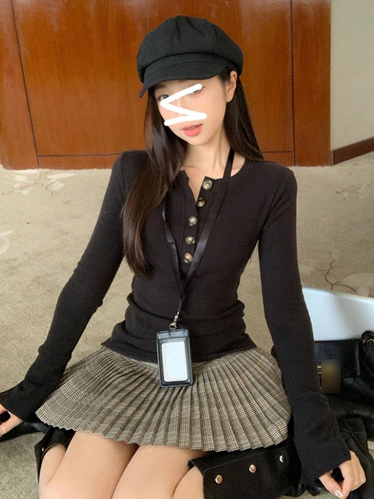 Spicy Girl Design V-Neck Button-Up Long-Sleeve Henley Top - Waist-Cinched, Slimming for Autumn/Winter