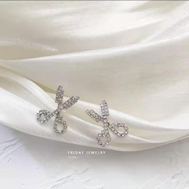 Elegant Diamond Scissors Earrings: Fresh, Simple, and Versatile Design for Women