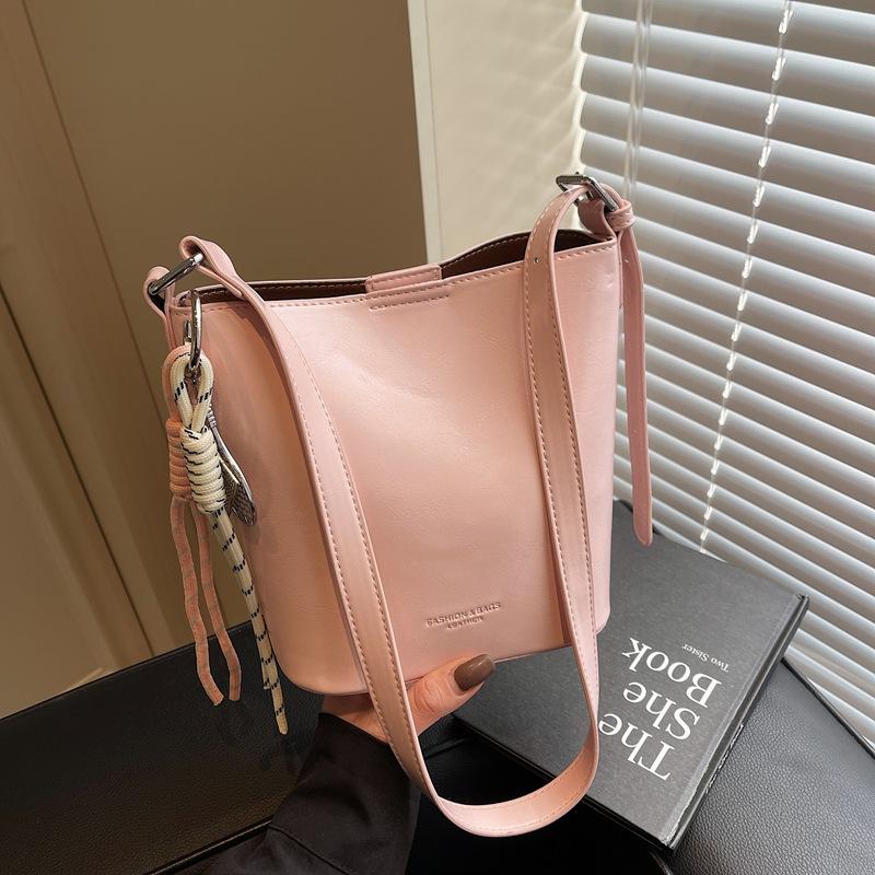 Simple Bag Women's Messenger Bag 2025 New Versatile Bucket Bag Niche Fashion Shoulder Underarm Bag One Piece Delivery