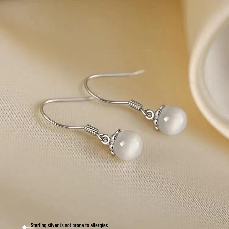 2023 Niche Luxury Women's Cat's Eye Stone Stud Earrings in 925 Sterling Silver