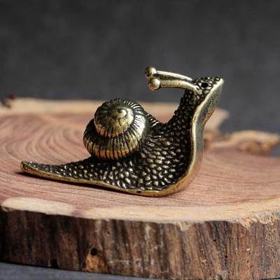 Outdoor Pond Garden Tightly Detailed Brass Figurine Exquisite Handcrafted Vintage Tea Pet Mini Retro Snail Figurine Sculpture