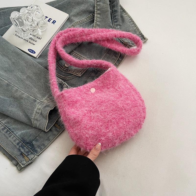 

Cute warm autumn and winter plush armpit bag stars 2025 new large-capacity soft girl shoulder make-up bag ins tide 20*4*19