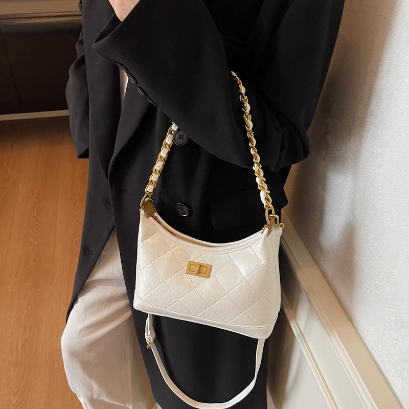 Vintage Underarm Bag For Women With Soft Pu Fabric And Zipper Closure For Casual Outings
