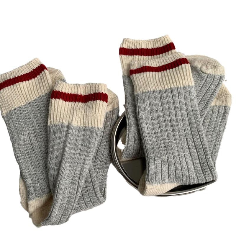 Uniwersalne skarpetki średniej długości z polaru na jesień, kolorowe, w paski, wykonane z poliestru i bawełny, codzienne skarpetki średniej długości dla kobiet