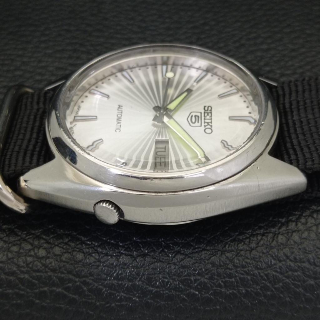 SEIKO 5 AUTOMATIC VINTAGE JAPAN 7009A MENS SILVER COLOR DIAL WATCH a701286-5 R206a-a701286