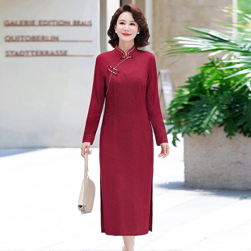Mom's Autumn Qipao: Elegant Long-Sleeved Dress for Wedding and Banquet