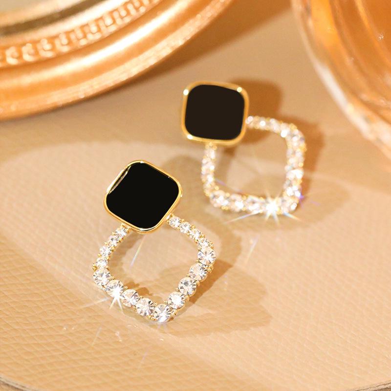 2023 Trendy S925 Silver Geometric Black Diamond Earrings - High-End, Stylish Accessories