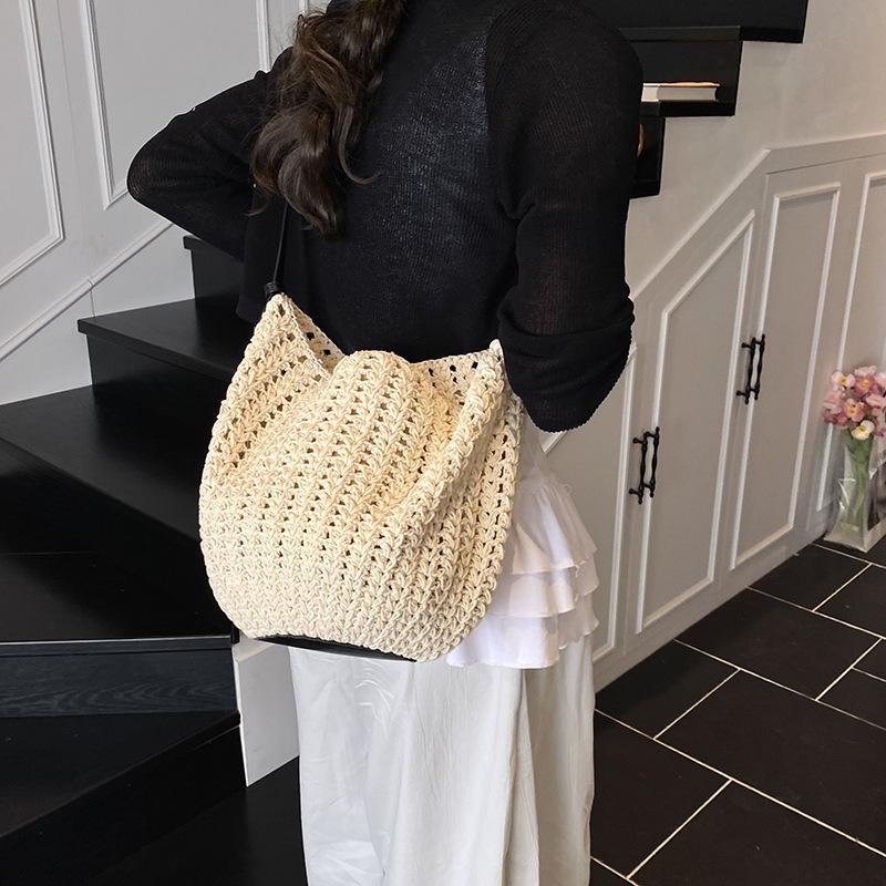 Today's Popular Niche Woven Bags Women's New Commuter Versatile Messenger Bags Bucket Bags