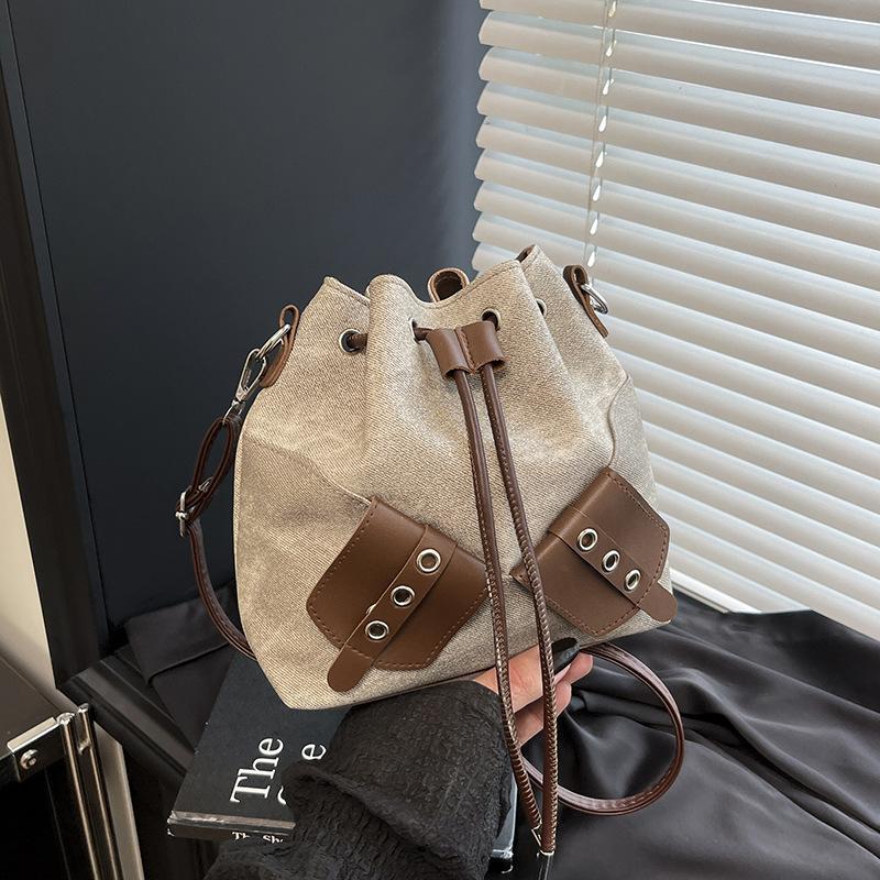 Autumn and Winter Popular New Fashion Personalized Spice Girl Wind Bucket Bag Women's High Sense Niche Commuter Messenger Bag