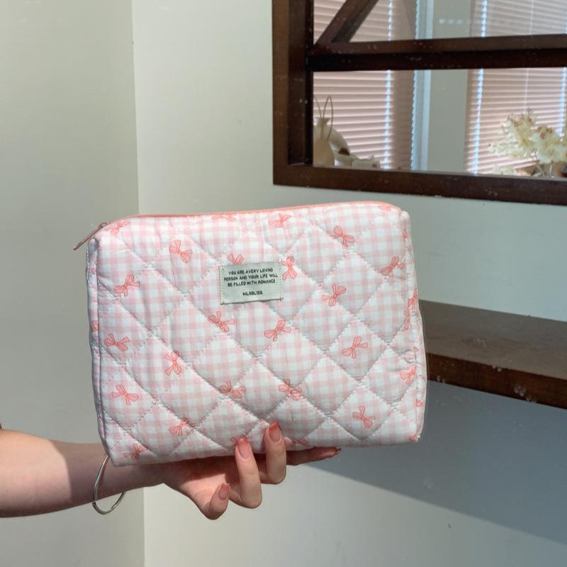 Large Capacity Plaid Quilted Cosmetic Bag with Bowknot - High-End, Stylish, Portable Storage Solution