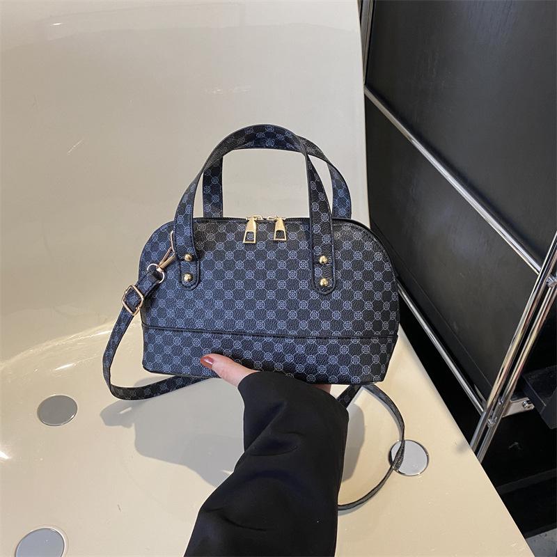 

Корейская сумка-ракушка женская сумка 2024 весна новый тренд повседневная портативная сумка через плечо иностранный стиль модная сумка-мессенджер чёрный