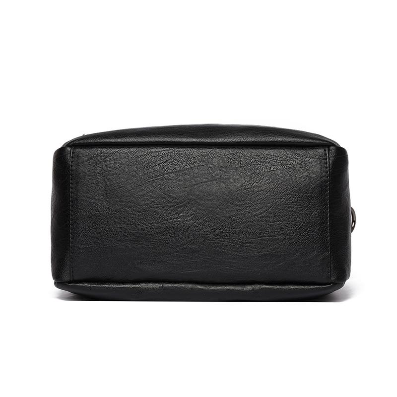 Retro Large Capacity Shoulder Bag Solid Color Messenger Bag PU Commuter Bag