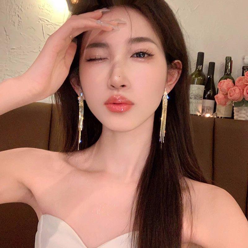 Brincos Elegantes de Borla de Zircônia com Pérolas e Tarraxas Florais - Joias de Orelha Versáteis e Estilosas para Mulheres