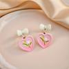 Koreanische rosafarbene Harzblumen-Herz-Ohrstecker - Elegant & Modisch
