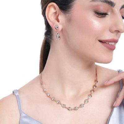 Moderne klassische Kette mit Roségold-Beschichtung und österreichischen Kristallen für Damen